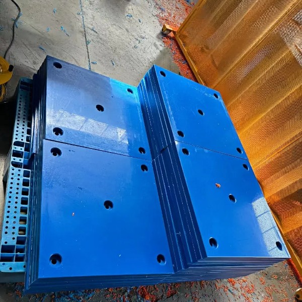 Polyurethane marine facing pad 